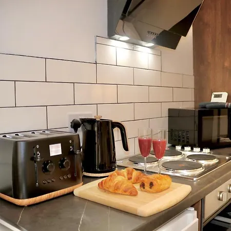 Wood & Teal Nest * Bradford (West Yorkshire)