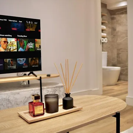 Wood & Teal Nest * Bradford (West Yorkshire)