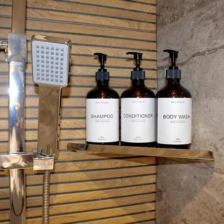 Wood & Teal Nest * Bradford (West Yorkshire)