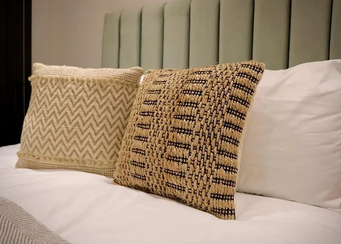 Wood & Teal Nest Apartment *