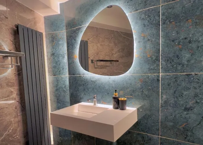 Wood & Teal Nest Apartment *