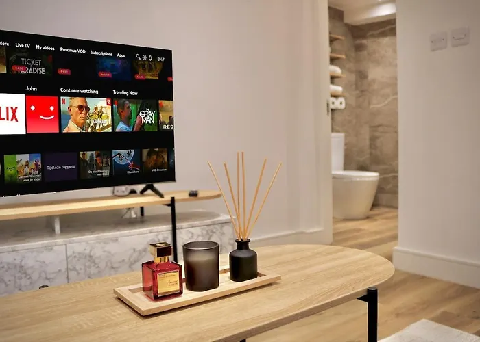 Wood & Teal Nest * Bradford (West Yorkshire)