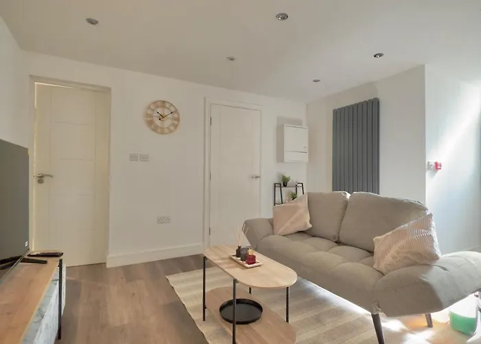 Apartment Wood & Teal Nest