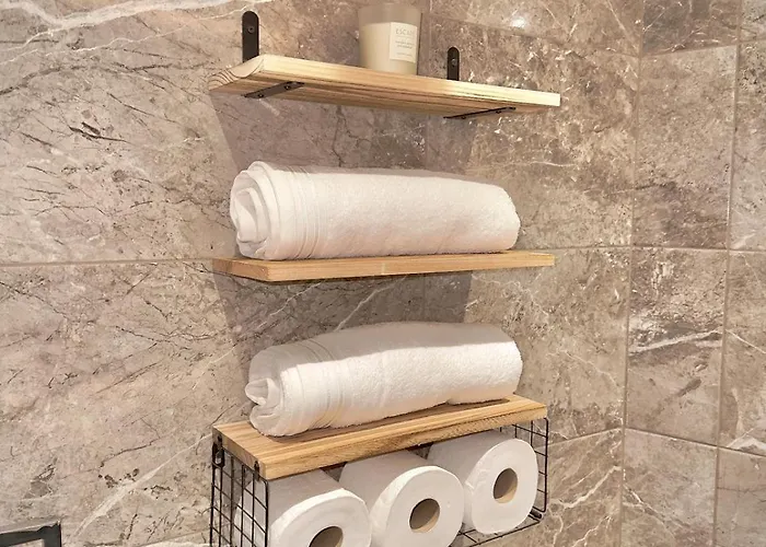 Wood & Teal Nest Apartment Bradford (West Yorkshire)