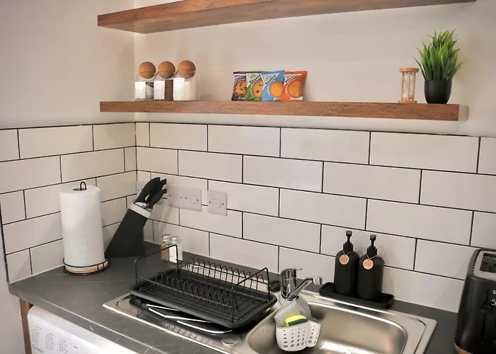 Wood & Teal Nest Apartment *