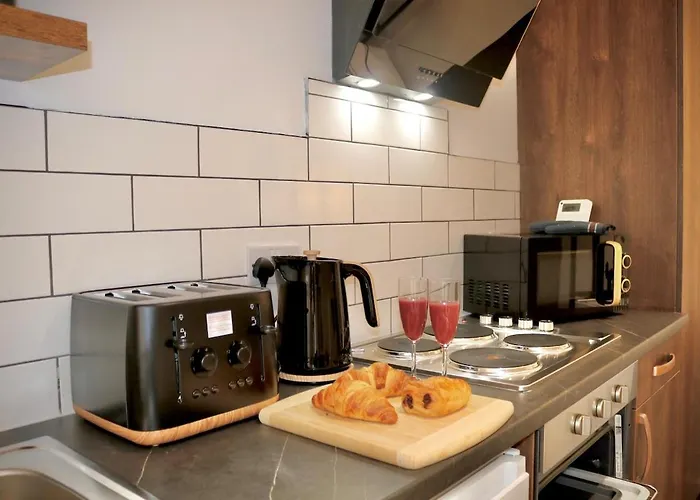 Wood & Teal Nest * Bradford (West Yorkshire)